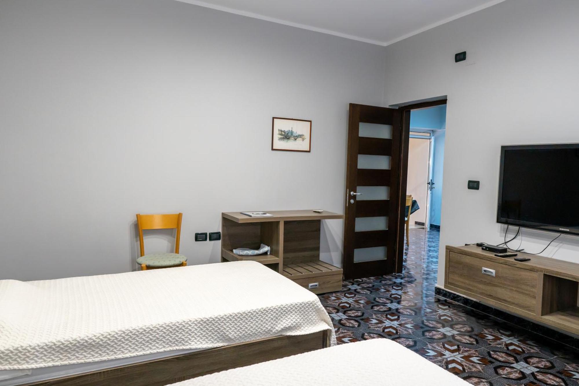 Royal Aparthotel Vlorë Екстериор снимка