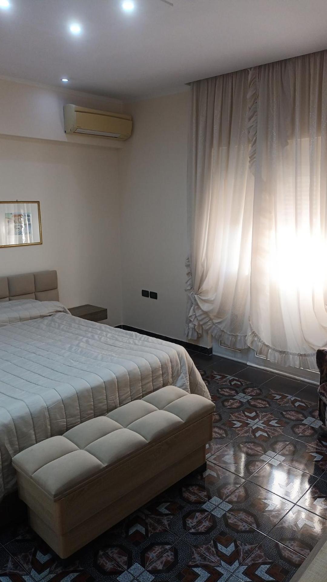 Royal Aparthotel Vlorë Екстериор снимка